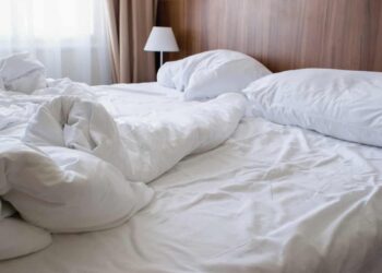 Παντρεμένη δασκάλα «κοιμόταν» με 14χρονο μαθητή της στο κρεβάτι του για έναν χρόνο – «Δεν έκανε καμία εργασία και δεν τον μάλωνε ποτέ»