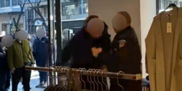 Θεσσαλονίκη: Ξύλο σε κατάστημα ρούχων μεταξύ σεκιουριτά και πελάτη για ένα μπουφάν (video)