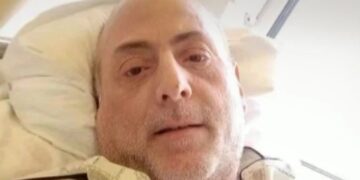 Στο νοσοκομείο ο Γιώργος Λαμπάτος – Απευθύνει έκκληση στον Σεφερλή να αποσυρθεί από το ποσό που του παρακρατά κάθε μήνα