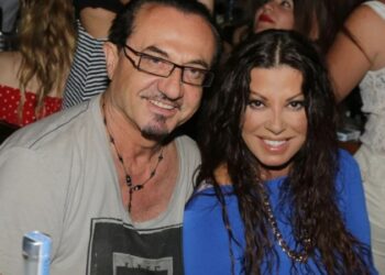 Στο πλευρό της Άντζελας Δημητρίου ο Λευτέρης Πανταζής – «Ήταν πάντα το καλό θύμα της οικογένειας, όπως είμαι κι εγώ» (video)