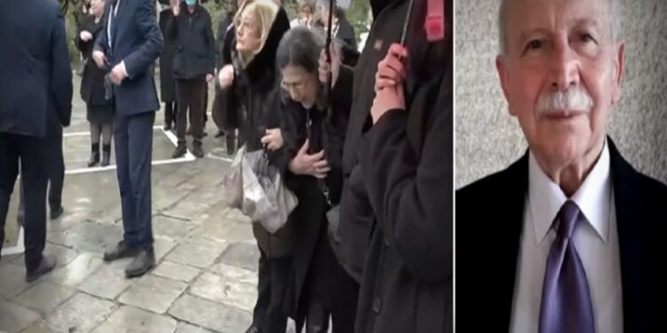 Alldaynews.gr Γλυφάδα – Κηδεία Ηλία Κουκουλάρη: «Ήταν άγιος άνθρωπος. Δεν είμαι άξια να μιλήσω γι’ αυτόν» – Συγκίνησε η υπόκλιση της γυναίκας του στο φέρετρο (Video)