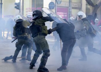 Alldaynews.gr Επεισόδια στο ΑΠΘ μετά το συλλαλητήριο ενάντια στα ιδιωτικά πανεπιστήμια