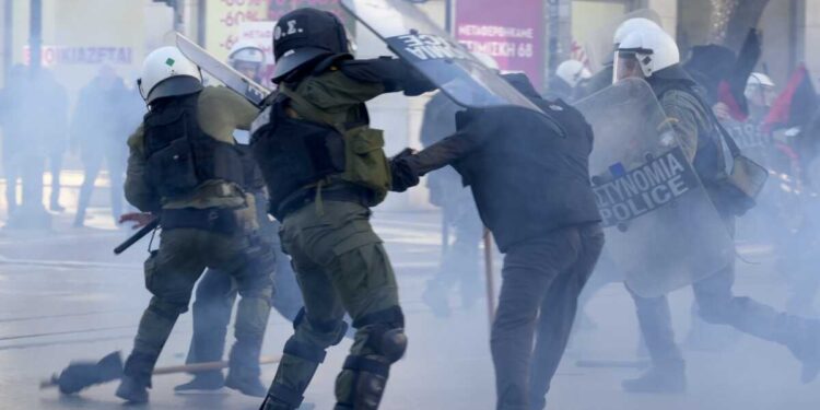 Επεισόδια στο ΑΠΘ μετά το συλλαλητήριο ενάντια στα ιδιωτικά πανεπιστήμια