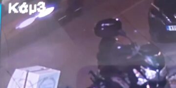 Alldaynews.gr Νίκαια: Μοτοσικλετιστές παρέσυραν και εγκατάλειψαν αιμόφυρτο 83χρονο πεζό – «Πριν φύγουν τον έβρισαν»