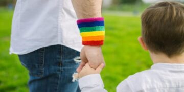 Alldaynews.gr Νομοσχέδιο ομόφυλων ζευγαριών: Έρχεται κατάργηση των όρων «πατέρας» και «μητέρα»; Τι αποκάλυψε η Επιστημονική Υπηρεσία της Βουλής (video)