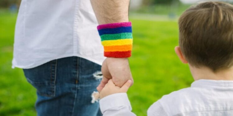 Alldaynews.gr Νομοσχέδιο ομόφυλων ζευγαριών: Έρχεται κατάργηση των όρων «πατέρας» και «μητέρα»; Τι αποκάλυψε η Επιστημονική Υπηρεσία της Βουλής (video)