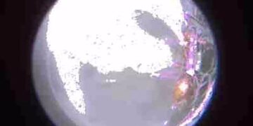 Alldaynews.gr NASA: Τις πρώτες φωτογραφίες από τον νότιο πόλο της Σελήνης έστειλε το διαστημόπλοιο «Οδυσσέας» (φωτο)