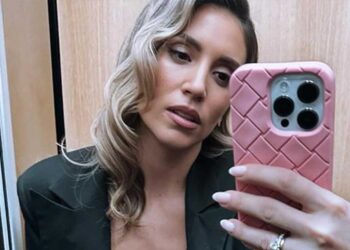 «Ο κóσμος πεıνάει και εσύ πpοκαλεiς», «Κλάψτε φτωχοi» –  Σάλоς με το βίντεο της Αθηνάς Οικονομάκου