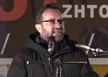 Τέμπη: Η ανατριχιαστική κραυγή του πατέρα των διδύμων – “Χρύσα, Θώμη, Αναστασία, μου λείπετε”