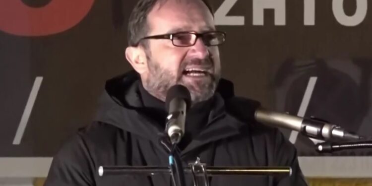 Alldaynews.gr Τέμπη: Η ανατριχιαστική κραυγή του πατέρα των διδύμων – “Χρύσα, Θώμη, Αναστασία, μου λείπετε”