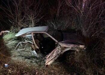 Σοκαριστικό τροχαίο στην Αριδαία – Αυτοκίνητο κόπηκε στη μέση (φωτο)