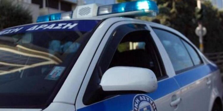 Alldaynews.gr Χειροπέδες σε άνδρα στη Νάξο που παρενόχλησε ανήλικη μπροστά στη μητέρα της – «Γέλασε ειρωνικά και έφυγε»
