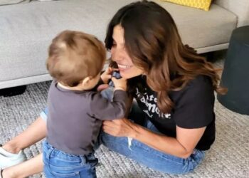 Σε πελάγη ευτυχίας η Πόπη Τσαπανίδου – «Ο Αουρέλιο ξεπρόβαλε από την κοιλιά μου…»