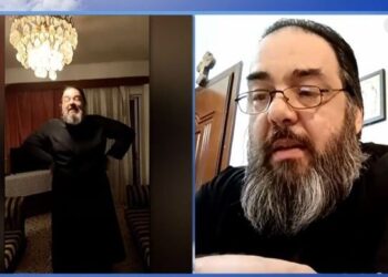 Παπάς influencer κάνει πάταγο στο TikTok – «Κάναμε τις εκκλησίες δικαστήρια και γίναμε δικαστές» (video)