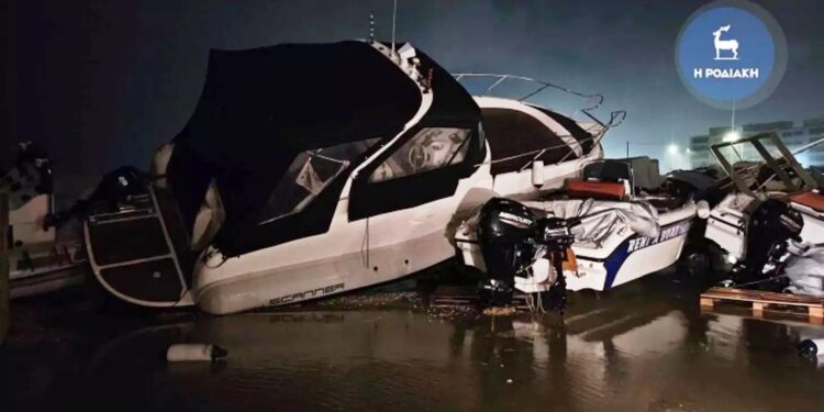 Ανεμοστρόβιλος χτύπησε τη Ρόδο και προκάλεσε μεγάλες ζημιές