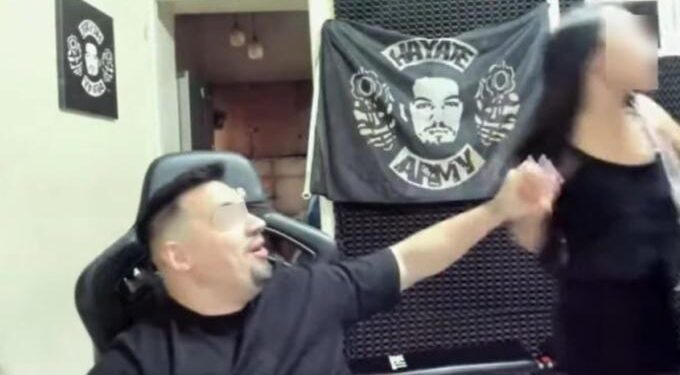 Alldaynews.gr Συνελήφθη γνωστός youtuber για βασανισμό ΑμεΑ σε ζωντανή μετάδοση