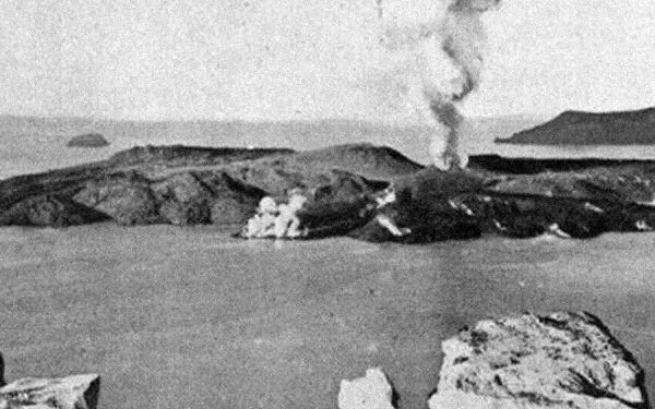 Alldaynews.gr Εντυπωσιακό βίντεο με την έκρηξη στο ηφαίστειο της Σαντορίνης πριν από 100 χρόνια
