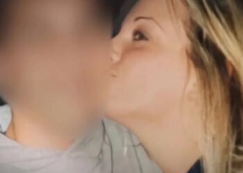 «Κοιμήθηκα με τον ετεροθαλή αδερφό μου όταν πήγαινα σχολείο, δεν έφταιγα, μου είπαν ψέματα για το DNA μου»