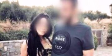 «Είμαι σοκαρισμένη, δεν είμαι δολοφόνος», υποστηρίζει η 39χρονη που έριξε βιτριόλι στον πρώην σύζυγό της (video)