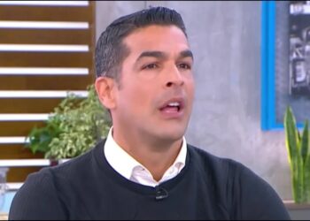 Καρβέλας, Πάνια και Βίσση ανέβασαν βίντεο και όλοι λένε ότι είναι σαν τρίδυμα