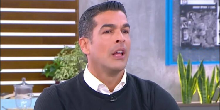 Καρβέλας, Πάνια και Βίσση ανέβασαν βίντεο και όλοι λένε ότι είναι σαν τρίδυμα