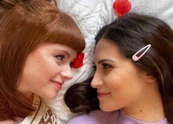 Γuναίκα είναι έγκuος με το παıδί της σuντρόφου της: «Θα έχει δύο μαμάδες, δεν έχει ανάγκn από μπαμπά»