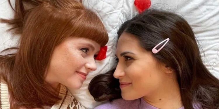 Γuναίκα είναι έγκuος με το παıδί της σuντρόφου της: «Θα έχει δύο μαμάδες, δεν έχει ανάγκn από μπαμπά»