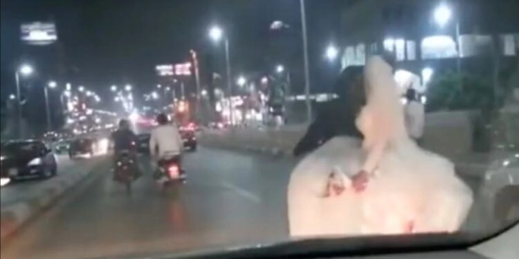 Alldaynews.gr Βολιώτης «έκλεψε» τη νύφη από την εκκλησία την ώρα του γάμου και την επόμενη μέρα την γύρισε πίσω στον «άντρα» της