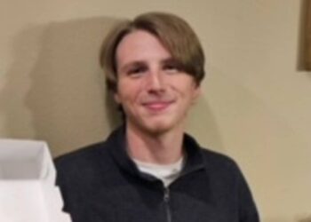 Εκείνος 23 ετών, εκείνη πλούσια 50χρονη χήρα: «Δεν τη θέλω για τα λεφτά της», λέει περήφανος ο ίδιος – «Κατάλαβα ότι μου αρέσουν οι νεότεροι»