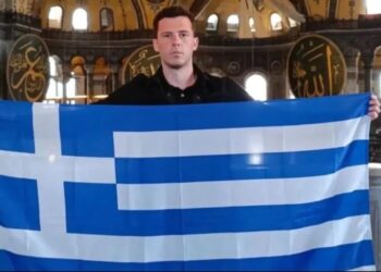 Ο Κοντιζάς αποκάλυψε την αστεία ιστορία γνωριμίας με την Λαρισαία σύζυγό του – “Σου έδωσε τηλέφωνο η Κινέζα;” (video)