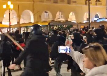 Ένταση μεταξύ αντιεξουσιαστών και ακροδεξιών στη Θεσσαλονίκη σε διαδήλωση των ΛΟΑΤΚΙ – Κυρίαρχο σύνθημα «Υπάρχουμε»