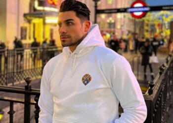 O «Bachelor» Παναγιώτης Βασιλάκος έγινε επιχειρηματίας & ψάχνει επενδυτή στο Dragons’ Den – Ζήτησε 50.000 ευρώ (video)