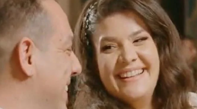 Ιερέας γίνεται viral σε γάμο: «Κυρά μου, θα σε πεθάνουμε; Να σε παντρέψουμε θέλουμε…» (video)