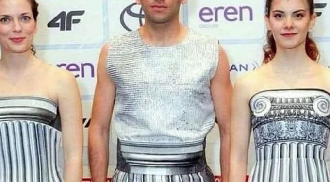 Χαμός στο Twitter με τις στολές για την τελετή αφής της Ολυμπιακής Φλόγας