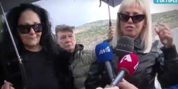 Alldaynews.gr Νίκος Φλωρινιώτης: Απαρnγόρητες η μητέρα και η αδελφή του στο μνnμόσυνο για τους τρεις μήνες από τον θάνaτό του (video)