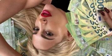 Alldaynews.gr Ιωάννα Τούνη: «Βροχή» από σχόλια σε βίντεο της για επίδειξη χρημάτων – «Φτάνει πια, μας έπεισες»