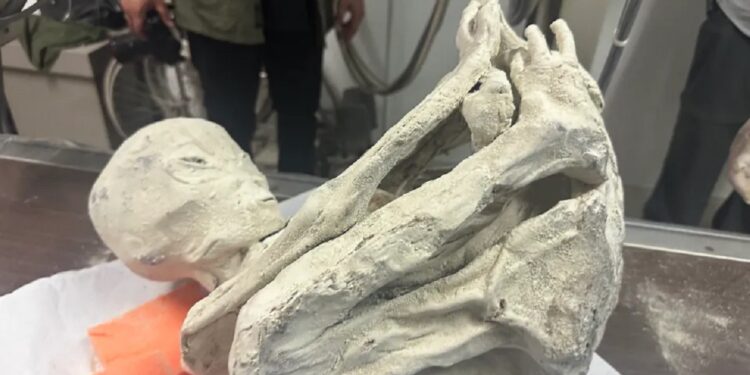 Alldaynews.gr Μυστήριο με «εξωγήινες μούμιες» με 3 δάχτυλα – «Έχουν μοναδικό τύπο DNA, είναι σαν να έχεις βρει την Κιβωτό της Διαθήκης»
