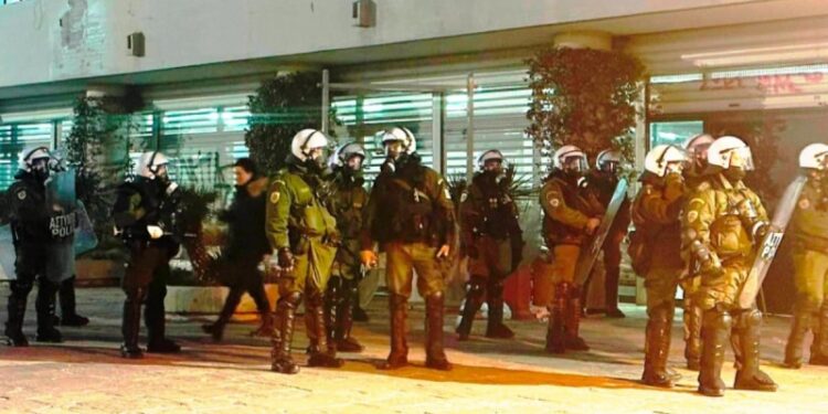 Θεσσαλονίκη: Παραλίγο τραγωδία στο ΑΠΘ – Μπήκαν με αλυσοπρίονο σε χώρο με πυρηνικό αντιδραστήρα (video)