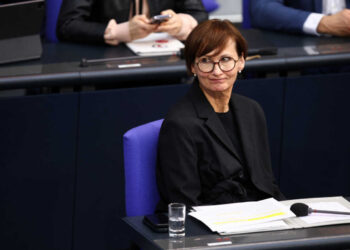 Σάλος από τις δηλώσεις της υπουργού Παιδείας της Γερμανίας – «Οι μαθητές πρέπει να προετοιμαστούν για πόλεμο στο σχολείο»