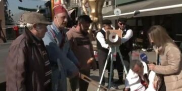Μπουρανί: «Κάγκελο» ρεπόρτερ της ΕΡΤ με καρναβαλιστή – «Μη στενοχωριέσαι, την π… δε θα την φας!» (video)