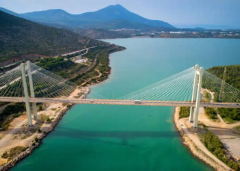 21χρονος έπεσε από τη γέφυρα της Χαλκίδας – Μεταφέρθηκε τραυματισμένος στο νοσοκομείο