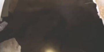 Alldaynews.gr Άνοιξε η γη και τον κατάπιε: Υποχώρησε το έδαφος κάτω από το υπνοδωμάτιο και ρούφηξε 37χρονο- Το σώμα του δεν βρέθηκε ποτέ (φωτο, video)