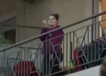 Έκρηξη στην Καλλιθέα: Μυθική αντίδραση γυναίκας στο τηλεοπτικό συνεργείο του ΑΝΤ1 (video)