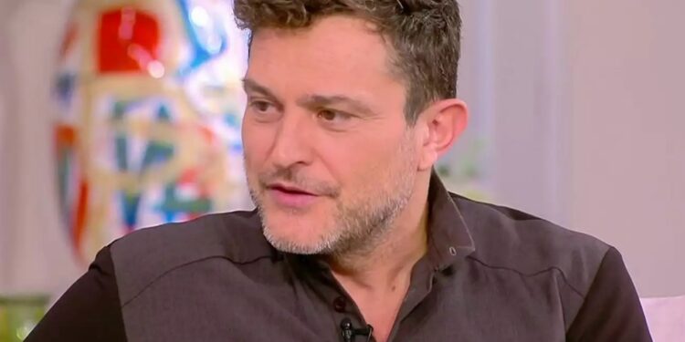 Alldaynews.gr Γιώργος Καραμίχος: “Η μητέρα μου ακόμα δεν το έχει αποδεχτεί πλήρως, τυραννήθηκα για πολλά χρόνια”