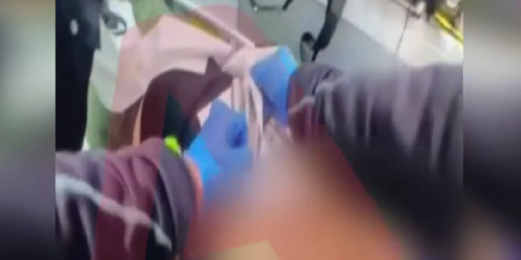 Alldaynews.gr Βίντεο ντοκουμέντο: Η στιγμή που διασώστες σώζουν 54χρονη – Κόντεψε να χάσει τη ζωή της από μία τυρόπιτα (video)