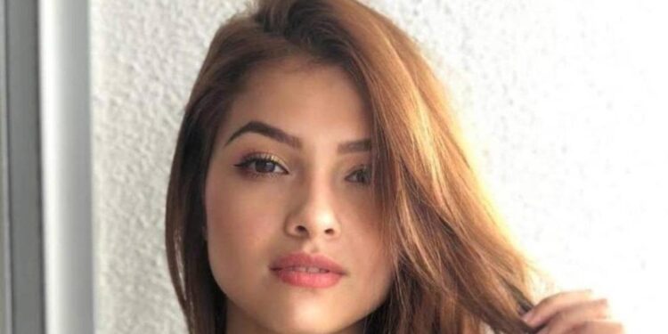 Θρήνος για τη Ντανιέλα: Μπήκε σε αεροπλάνο να ξεπεράσει το φόβο της, γλίστρησε απ’το κάθισμά & έπεσε νεκρή