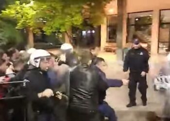 Απίστευτο περιστατικό στη Λάρισα: Ξύλο, βρισιές και χημικά σε συναυλία της στρατιωτικής ακαδημίας των ΗΠΑ (video)