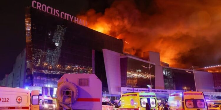 Μακελειό στη Μόσχα: Καρέ-καρέ η φρίκη της τρομοκρατικής επίθεσης του ISIS – Στους 93 οι νεκpoi – 11 συλλήψεις