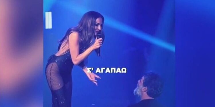 Τρελά ερωτευμένος ο Βασίλης Μπισμπίκης: Το «Σ’ αγαπώ» στη Δέσποινα Βανδή ενώ ήταν στην πίστα