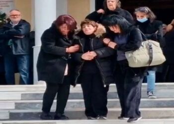 Alldaynews.gr Σπαρακτικές στιγμές στην κηδεία του 39χρονου στη Νίκαια – «Συγχώρεσέ με Στέλιο» ξέσπασε με λυγμούς η πεθερά